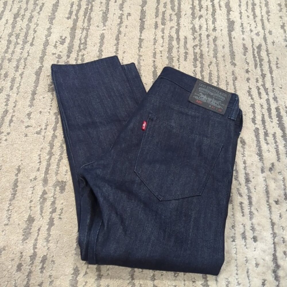 Levi's 520 dark wash jeans * professionally hemmed to 27"